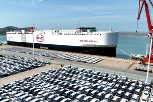 Ô tô Trung Quốc lần đầu tiên vượt qua Mỹ về doanh số bán hàng trong năm 2023