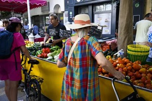 Lạm phát dai dẳng làm phức tạp thêm động thái lãi suất tiếp theo của ECB