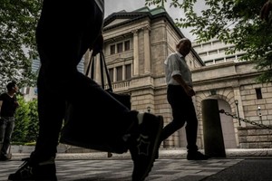 Việc thanh lý các giao dịch chênh lệch lãi suất vẫn có thể đe dọa thị trường