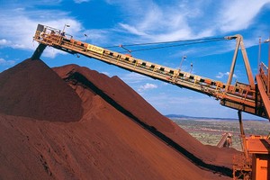 Quặng sắt bất ngờ tăng mạnh bất chấp triển vọng nhu cầu bi quan