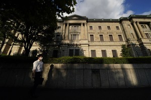 Động thái nới lỏng tiền tệ trên toàn cầu khiến BOJ khó tăng lãi suất hơn