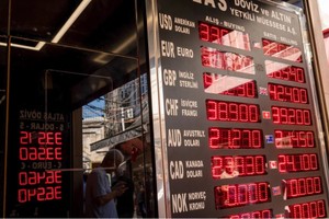 S&P: Sẽ có nhiều khoản nợ nước ngoài vỡ nợ hơn trong thập kỷ tới