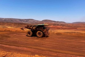 Hai công ty khai thác quặng sắt hàng đầu thế giới tăng sản lượng ngay cả khi nhu cầu từ Trung Quốc chậm lại