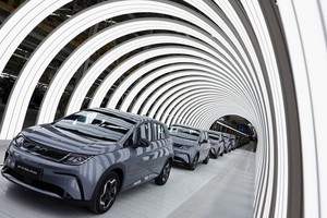 Các hãng xe lớn trên thế giới có thể cần phải hợp tác với công ty nội địa Trung Quốc để tồn tại