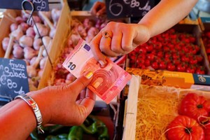 Lo ngại về chiến tranh thương mại đẩy đồng euro xuống mức thấp nhất 2 năm