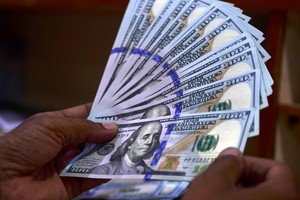 Các thị trường mới nổi tăng cường bảo vệ tiền tệ khi đồng đô la tăng mạnh