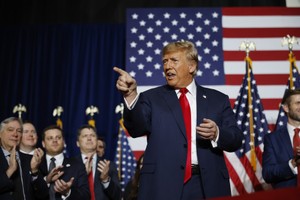 Thị trường chứng khoán Mỹ tiếp tục tăng bất chấp rủi ro thuế quan