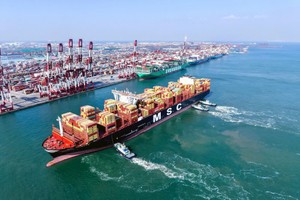 Căng thẳng thương mại gia tăng khi Trung Quốc và Canada trả đũa thuế quan của Mỹ