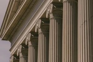 Vị thế tài sản trú ẩn an toàn nhất thế giới của trái phiếu kho bạc Mỹ gặp thách thức