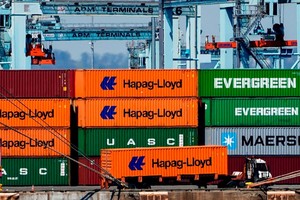 Nhu cầu sụt giảm do thuế quan ảnh hưởng đến các cảng và vận tải hàng không của Mỹ