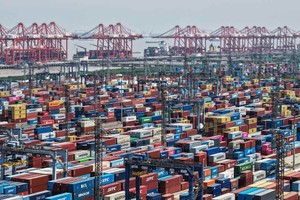 Lượng hàng container vận chuyển từ Trung Quốc sang Mỹ giảm do thuế quan