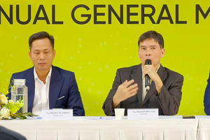 Ông Phạm Văn Trọng (bên trái).