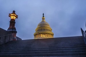 Vì sao Mỹ mất xếp hạng tín nhiệm cao nhất?