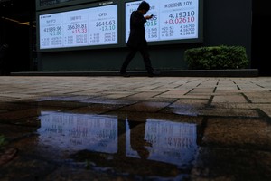 Thị trường trái phiếu toàn cầu báo hiệu các chính phủ cần phải trả nhiều hơn để vay dài hạn