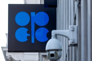 Cú sốc cung mới của OPEC có thể khiến thị trường dầu mỏ quay lại tình trạng thặng dư