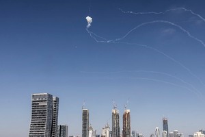 Chứng khoán Israel vượt trội so với các thị trường Trung Đông bất chấp các cuộc chiến trên nhiều mặt trận