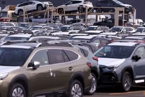 Thỏa thuận thương mại với Nhật Bản mang lại hy vọng cho các nhà đầu tư, cổ phiếu ô tô tăng vọt