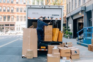 Ngành bán lẻ toàn cầu đối mặt thách thức khi Mỹ xoá bỏ miễn trừ "de minimis"