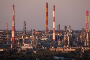 Trung Quốc và Ấn Độ có thể đối mặt với cú sốc nguồn cung khi Mỹ nhắm vào các công ty dầu mỏ của Nga