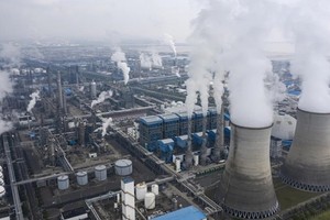 Gián đoạn nguồn cung dầu có dấu hiệu lan rộng sau biện pháp trừng phạt của Mỹ