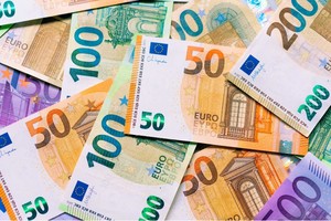 ECB mở rộng cơ chế bảo trợ đồng euro ra toàn cầu 