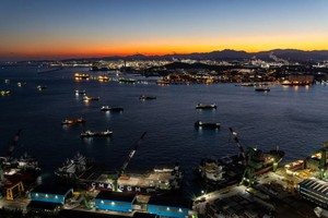 Làn sóng gom siêu tàu chở dầu gây biến động thị trường năng lượng