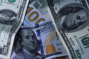 Đồng đô la hưởng lợi trong bối cảnh bất ổn gia tăng