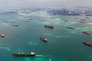 Khủng hoảng nhiên liệu khiến các tàu biển giảm tải hàng hóa để mang thêm nhiên liệu