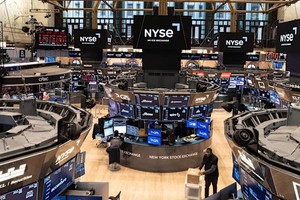 Cổ phiếu và trái phiếu đồng loạt giảm giữa cú sốc năng lượng, nhà đầu tư không còn "nơi trú ẩn”