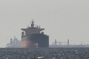 Iran áp dụng phí quá cảnh bằng tiền điện tử tại eo biển Hormuz