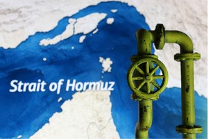 Giá dầu tăng vọt sau thông tin Mỹ phong toả eo biển Hormuz