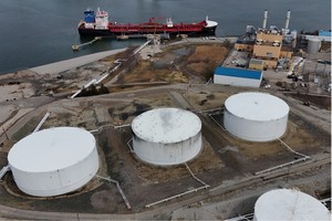 Giá dầu Mỹ ổn định nhờ nguồn cung dồi dào, trái ngược đà tăng mạnh ở châu Âu và châu Á