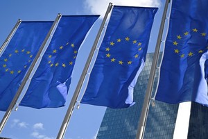 ECB tiếp tục giữ nguyên lãi suất