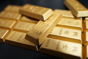 Ấn Độ tăng thuế nhập khẩu vàng bạc để hỗ trợ đồng nội tệ