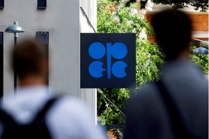OPEC+ tiếp tục duy trì kế hoạch tăng sản lượng