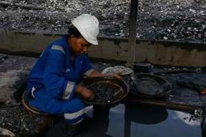 Mỹ cấm xuất khẩu phế liệu pin lithium và vonfram