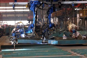 Hàn Quốc, Nhật Bản tăng tốc ứng dụng robot trong ngành đóng tàu