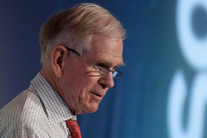 Nhà đầu tư huyền thoại Jeremy Grantham chỉ trích chiến lược yêu thích của Warren Buffett là thao túng giá cổ phiếu