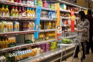 Lạm phát tại Anh trong tháng 4 giảm xuống dưới 2 con số nhưng vẫn ở mức cao