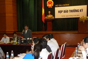 Bộ Tài chính cân nhắc dùng “đòn mạnh” với doanh nghiệp sữa