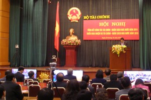 Hết năm 2015, nợ công khoảng 64% GDP