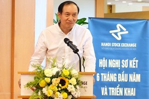 Ông Phạm Hồng Sơn, Phó Chủ tịch Ủy ban chứng khoán Nhà nước phát biểu chỉ đạo tại Hội nghị