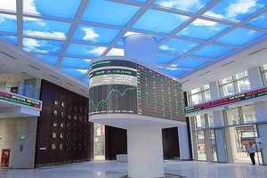 Những câu hỏi cho giải pháp chuyển một số cổ phiếu sang HNX để khắc phục nghẽn lệnh trên HOSE