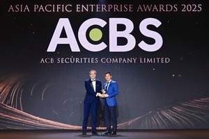 Ông Nguyễn Đức Hoàn, Tổng giám đốc ACBS nhận giải thưởng APEA