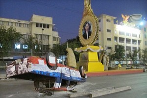 Đường phố Bangkok ngổn ngang sau cuộc biểu tình