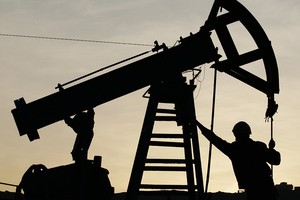 Các công ty dầu mỏ Nga “bỏ túi” gần 1 tỷ USD khi Mỹ cấm vận Iran và Venezuela