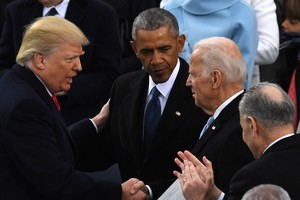 Tổng thống Donald Trump cùng cựu Tổng thống Barack Obama và ông Joe Biden. Ảnh AFP.