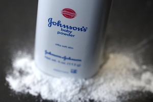 Johnson & Johnson thu hồi 33.000 chai phấn rôm trẻ em tại Mỹ do chứa chất gây ung thư