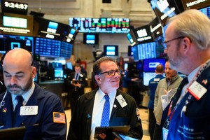 Giới đầu tư hồi hộp chờ tin vui