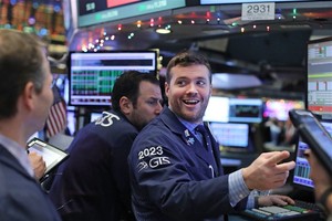 Nhận nhiều tin tốt, giới đầu tư tích cực xuống tiền